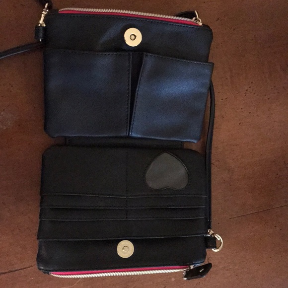 EUC Small Betsey Johnson crossbody bag - Picture 2 of 4